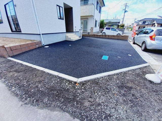 【いわき市好間町上好間第5／全3棟　2号棟】　◆子供が学校に上がる前にマイホームが欲しいあなたへ♪の駐車場|同施工　◆カースペースの写真です◆
陽当りの良い駐車場は週末の洗車も快適です♪お車の他にも、自転車をとめられそうなスペースもございます。
