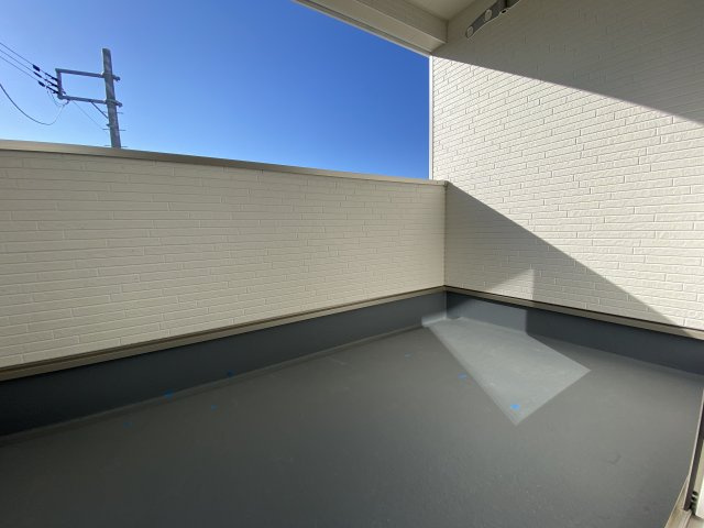 【いわき市好間町上好間第5／全3棟　3号棟】　◆子供が学校に上がる前にマイホームが欲しいあなたへ♪のバルコニー|同施工　■□■バルコニーの写真です■□■　お布団など大きいものも、充分に干せる広さがございます。