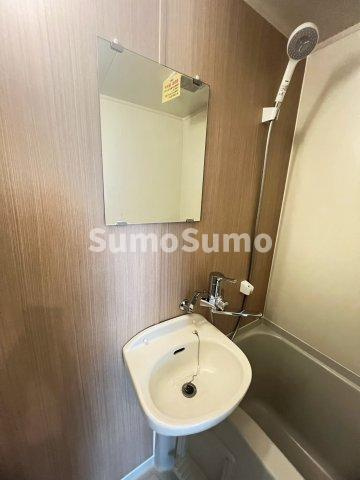シャミリー深江の洗面所|明るい洗面所です