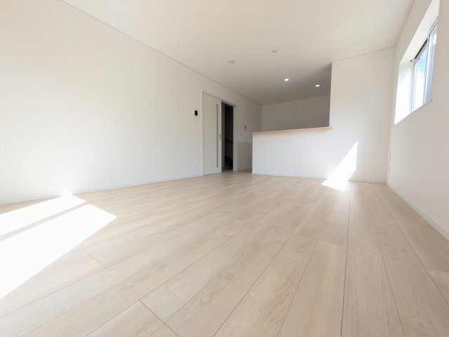 ◆＜期間限定キャンペーン開催♪＞【小名浜花畑町第4】　全2棟／1号棟！の洋室|■リビングの写真です■　広いリビングで快適に、ゆったりと過ごせますね♪