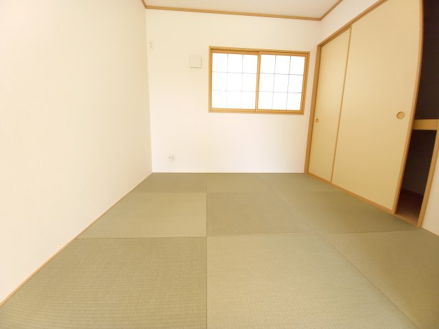 【小名浜第10／全5棟・4号棟】　休日はずっといたくなる家♪♪の和室|同施工　柔らかい畳が心地よい和室