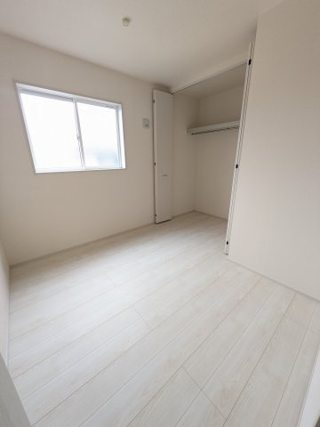 【自由ヶ丘4期／1号棟】　いわき駅まで徒歩20分　セブンイレブンまで徒歩4分の洋室|同◆居室の写真です◆　柔らかい陽光が差し込む明るいお部屋を演出☆　使い勝手の良い間取りなので、ご家族の状況の変化にも耐えられますね。