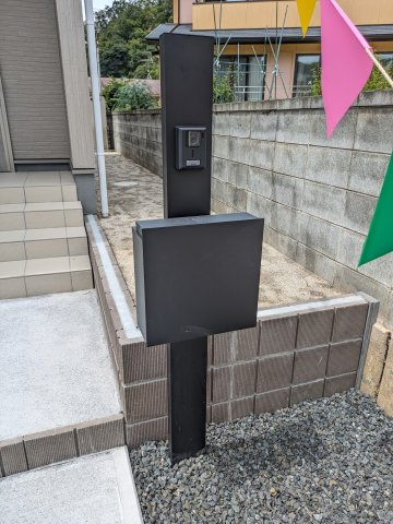 【自由ヶ丘4期／2号棟】　＼郷ケ丘小学校・中央台北中学校エリア／の玄関|ポスト