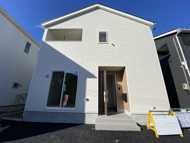 【小名浜第10／全5棟・2号棟】　休日はずっといたくなる家♪♪の玄関|同施工　◆玄関の写真です◆
家族の帰りを待ち、訪れる方を優しく迎える。
そんな安らぎに満ちた生活空間にピッタリの玄関ですね♪（＾＾）
