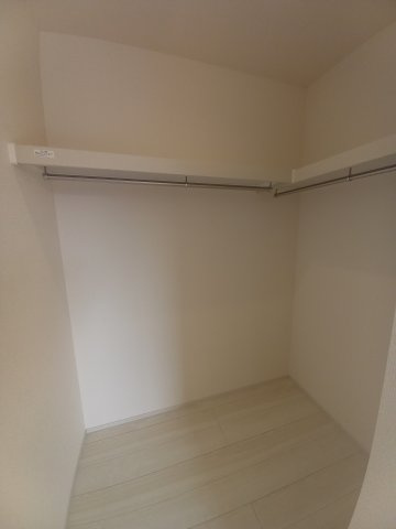 【いわき市平城東１丁目／2号棟】　ランドリールーム・パントリー有り♪の収納|同施工　ちょっとした収納スペースも充実しています