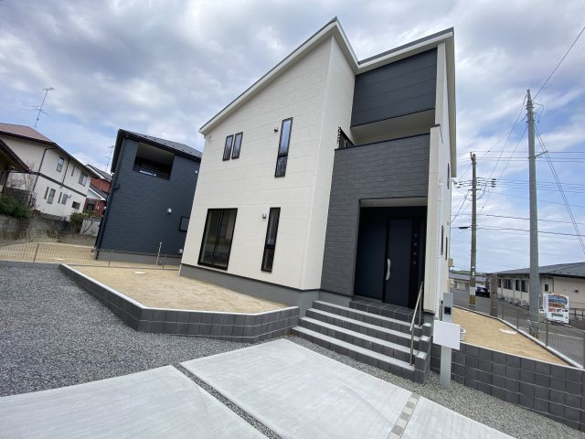 【いわき市平城東１丁目／2号棟】　ランドリールーム・パントリー有り♪の外観|同施工　おしゃれな外観です