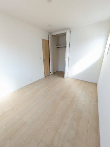 【いわき市泉町滝尻第2】　3号棟　　憧れのマイホームを手に入れませんか？の洋室|◆居室の写真です◆　柔らかい陽光が差し込む明るいお部屋を演出いたします♪　寝室にも、子供部屋にも、趣味のお部屋にもお使いいただけます♪

