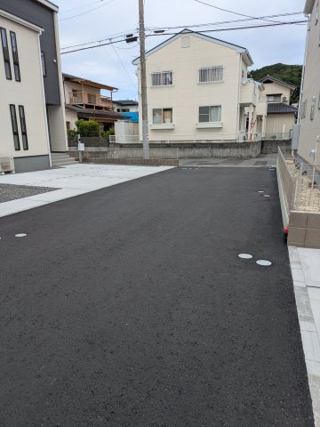 ☆新築デザイナーズ分譲　【いわき市平南白土　全６棟】　3号棟の前面道路含む現地写真|◆外観の写真です◆　
暮らしやすさに配慮したゆとりある住空間です♪　人気のデザイナーズ物件で気分が上がりますね♪（＾＾）/