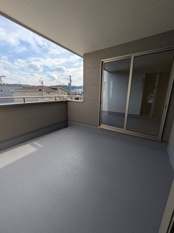 【平赤井2期／1号棟】あると嬉しい家電プレゼントキャンペーン実施中(^^♪のバルコニー|◆バルコニーの写真です◆　
洗濯物から布団まで一度にたくさん干せて便利です♪
眺めのよいバルコニーで、あなただけのリラックスタイムを☆

