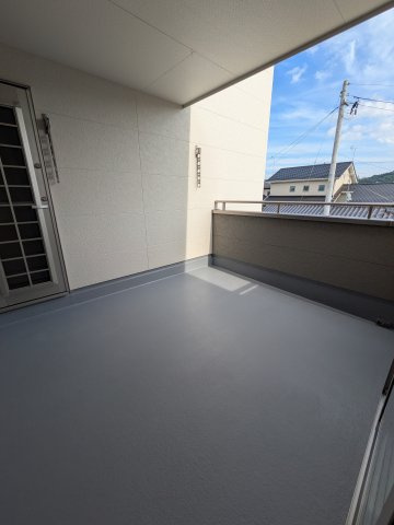 【平赤井2期／1号棟】あると嬉しい家電プレゼントキャンペーン実施中(^^♪のバルコニー|◆バルコニーの写真です◆明るく風通しの良い空間です。バルコニーには二部屋から出入りできます♪たくさん干せてよく乾き、いつもふかふかの洗濯物！心地よい日差しやさわやかな風を感じることができます
