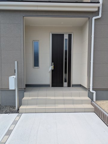 【平赤井2期／1号棟】あると嬉しい家電プレゼントキャンペーン実施中(^^♪の玄関|ゆったりとした玄関です