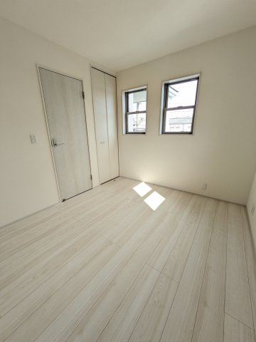 【いわき市泉町滝尻第2】　8号棟　●6号バイパスへのアクセス良好の洋室|◆収納スペースの写真です◆　衣類やカバンなどたっぷりと収納可能です！生活感のあるものを隠して置けるからお部屋をスッキリと見せやすいです。





