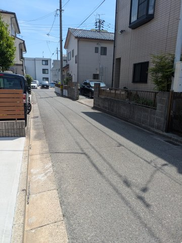 6/29価格変更　【平祢宜町　2号棟】　おしゃれさん必見♪デザイナーズ新築建売住宅！　の前面道路含む現地写真|◆外観の写真です◆　外壁仕上げ材は窯業系サイディング。裏面に付着した汚れが、雨水によって流れ落ちやすい「防汚機能付きサイディング」を採用。外壁の美しさが長持ちします♪

