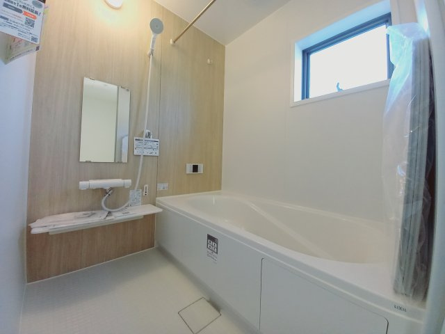 【いわき市中岡町1丁目1期／2号棟】　セブンイレブンまで徒歩2分の浴室|同施工◆ユニットバスの写真です◆　フルオート機能で、時間帯を気にせず、家族全員が暖かい湯船に浸かることができます。　一日の疲れを癒してくれそうですね♪
