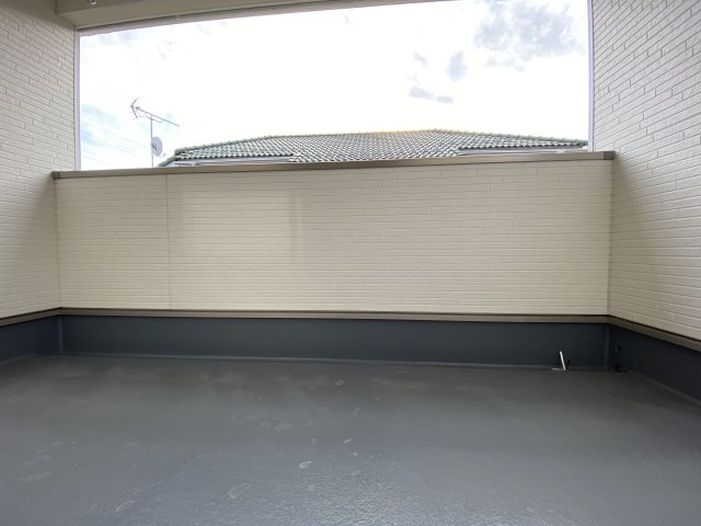 NEW【いわき市小名浜岡小名第4　全2棟／1号棟】　■選べる最新家電！特別キャンペーン♪のバルコニー|同施工◆バルコニーの写真です◆　お布団など大きいものも、充分に干せる広さがございます。