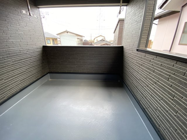 NEW【いわき市小名浜岡小名第4　全2棟／2号棟】　■選べる最新家電！特別キャンペーン♪のバルコニー|同施工◆バルコニーの写真です◆　お布団など大きいものも、充分に干せる広さがございます。
