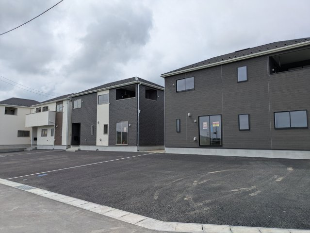いわき市小名浜住吉　小名浜三小　 ご案内も即日ご対応可能☆の前面道路含む現地写真|◆外観の写真です◆　
ご家族の笑顔も溢れるおしゃれな新築建売住宅です♪
休日は家族みんなで夢のマイホーム探しに出かけてみませんか！

