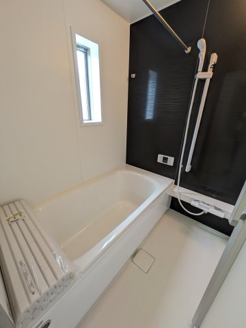 いわき市小名浜住吉　小名浜三小　 ご案内も即日ご対応可能☆の浴室|■ユニットバスの写真です■□■　高断熱浴槽なので、温めたお湯の熱を逃がしにくくし、しっかり断熱してくれるので、入浴の時間帯がバラバラでも安心ですね♪