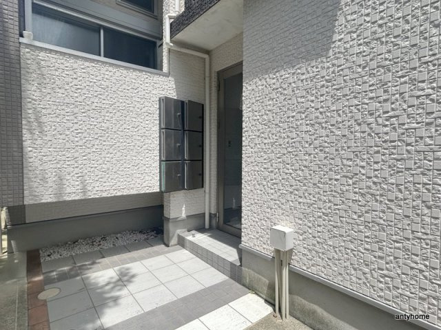 アールグレイス塚本　仲介手数料無料のエントランス
