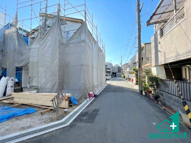 ■枚方市交北　新築一戸建ての前面道路含む現地写真|周辺は落ち着いた街並みの住宅地！子育てがしやすい住環境です！まだ未完成ですが、現地でしかわからない事もございます。是非一度ご覧ください。