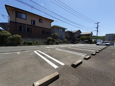 【駐車場】 | アヴェニールコートひびきのＡ | カースペースがあります