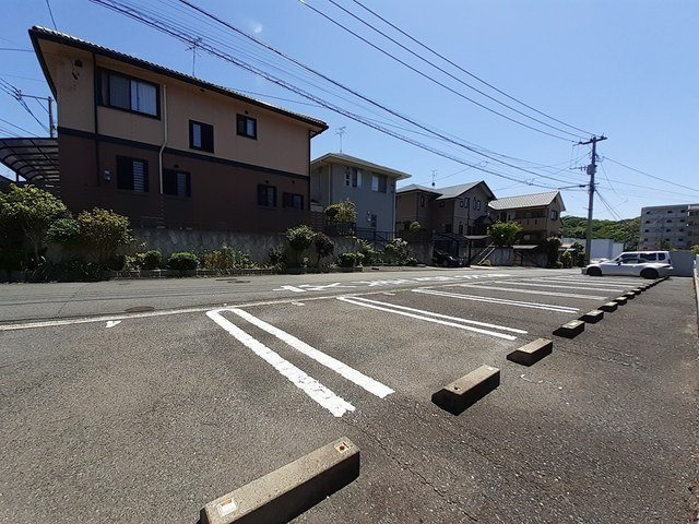 【駐車場】 | アヴェニールコートひびきのＡ | カースペースがあります