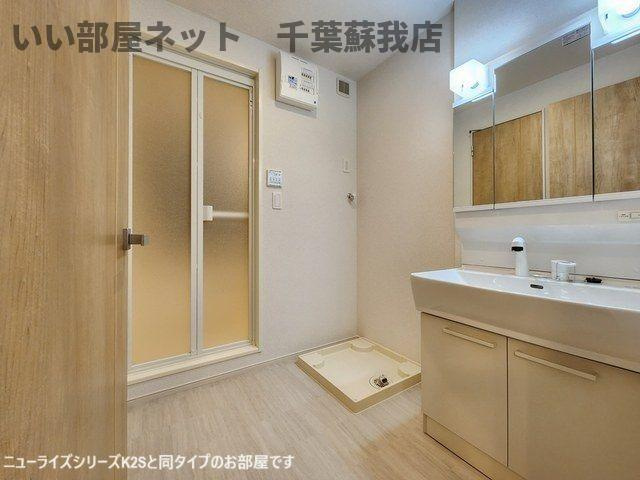 ヒカルサ市原五井の洗面所|明るい洗面所です