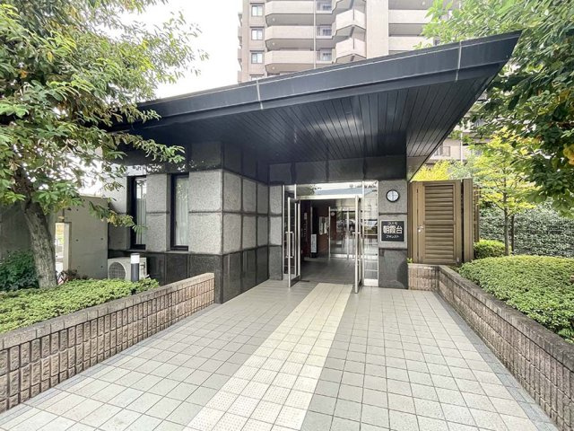 コスモ朝霞台フォレストのエントランス