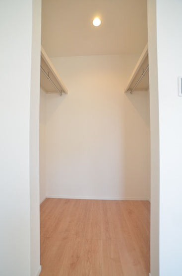 【洋室】 | 座間市栗原中央1丁目　新築戸建て　全2棟【仲介手数料無料】 | 2階　洋室1（6.5帖）クローゼット