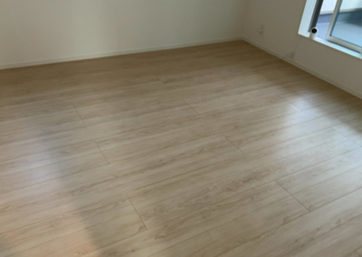 【寝室】 | 星が丘新築戸建 | 寝室でゆっくりと過ごすためにはベッド周りの適度な空間を担保することや窓の位置、照明の明るさ、寝室の広さなどを考える必要があります。自身や家族の構成とライフスタイルに併せて寝室にする部屋を選びましょう！