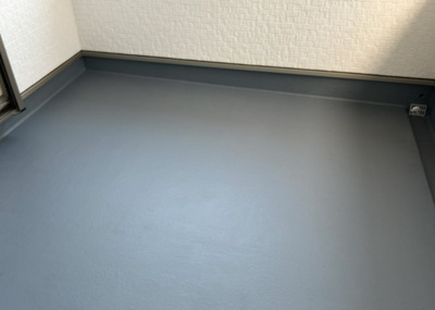 【バルコニー】 | 星が丘新築戸建 | バルコニーは、室外の専用スペースのうち、「屋根がなく開放された空間」であるものを指します。ベランダより広いタイプのものが多く、日当たりもよいため家庭菜園などを楽しみたい人にとって適した環境となります。