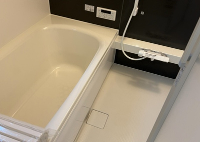 【浴室】 | 星が丘新築戸建 | 入浴時の快適さも大事なことですが、綺麗な状態を維持できなければ気持ちよく入浴できません。毎日の掃除が楽という点は大事なポイントになります！カビが生えにくく掃除がしやすい、壁や浴槽を選ぶといいでしょう。