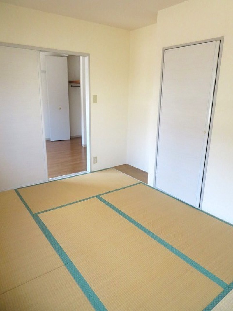 サーパス原町の和室