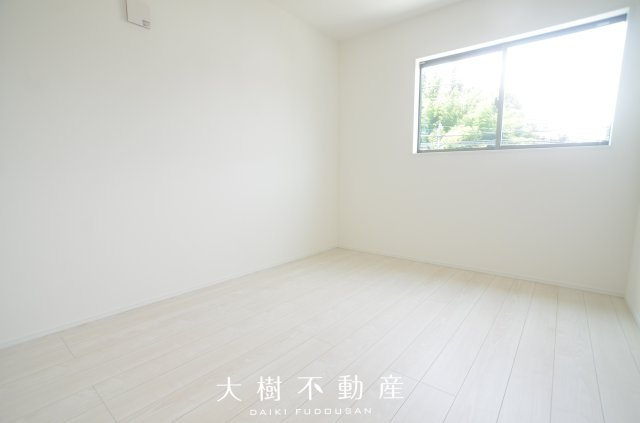 【洋室】 | 座間際栗原中央1丁目　新築戸建て　全2棟【仲介手数料無料】 | 2階　洋室1（5.8帖）