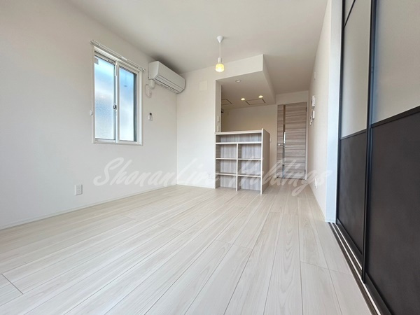 藤沢市湘南台３丁目のアパートの居間・リビング