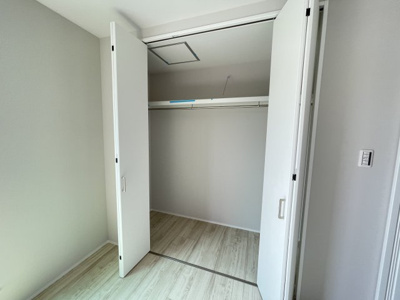 【収納】 | 脇田町新築一戸建 | ３階南側６帖洋室クローゼット