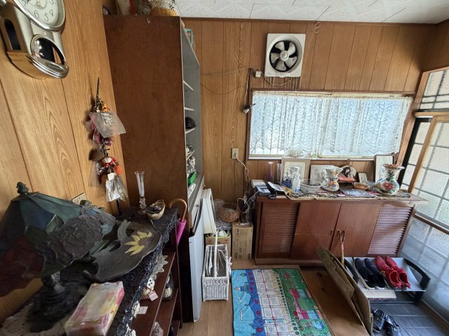 自分好みの空間に！～埼玉県坂戸市日の出町～の玄関|木の温もりあふれる壁板が、落ち着いた和の風情を演出します