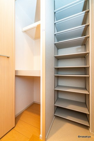 プチメゾン泉の玄関|玄関収納