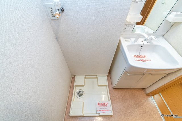 プチメゾン泉の洗面所|室内洗濯機置き場