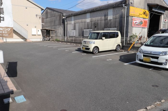 イーストパークの駐車場