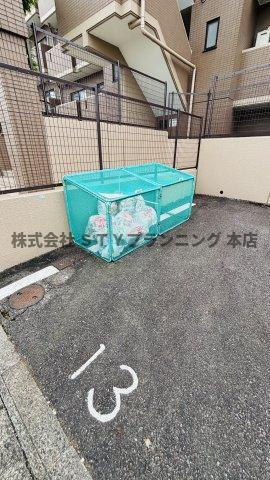 仲介手数料0円！ソレイユ社ヶ丘の駐車場