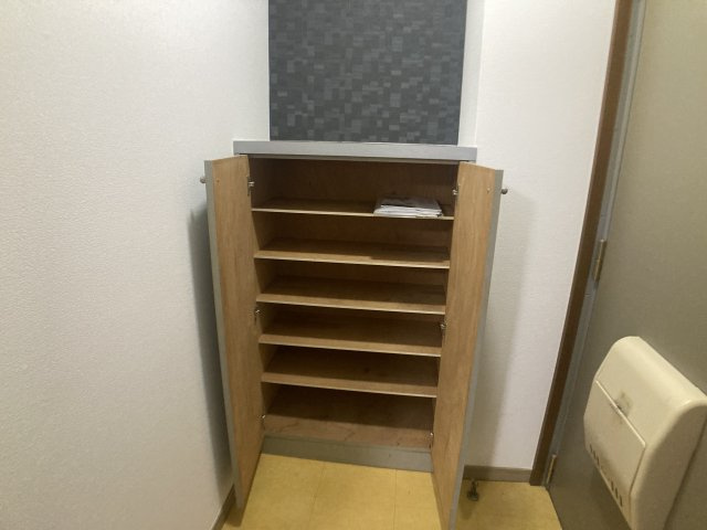 スタッツァ兵庫の玄関|たっぷり入る靴箱も完備