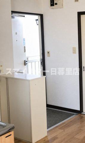 足立区南花畑４丁目の賃貸マンションの玄関