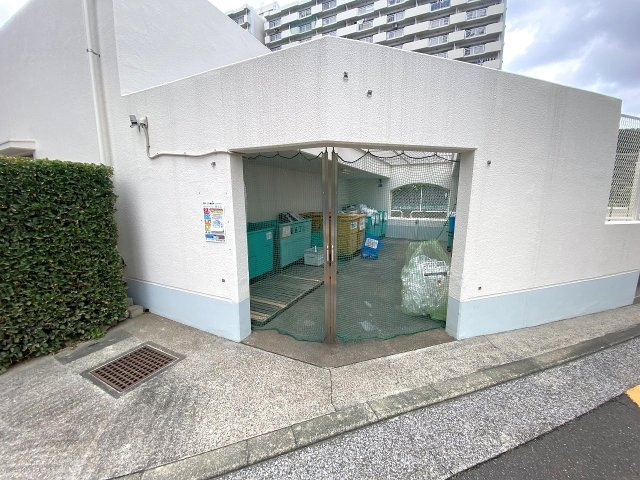 パークシティ光が丘６号棟のその他共用部分|ゴミ捨て場
敷地内専用ゴミ置場を完備。管理が行き届いた清潔な環境で、敷地外に出ることなく快適にゴミ出しが可能です。