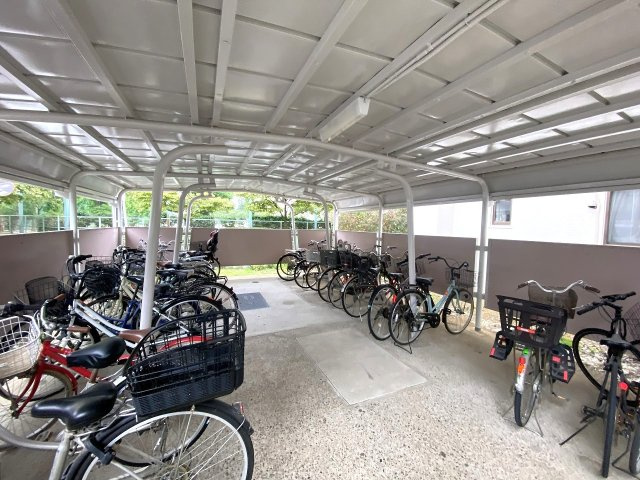 パークシティ光が丘６号棟の駐輪場|駐輪場
大切な自転車を綺麗に保管できる敷地内駐輪場。駅までの通勤・通学やお買い物などの日常生活に欠かせない施設です。