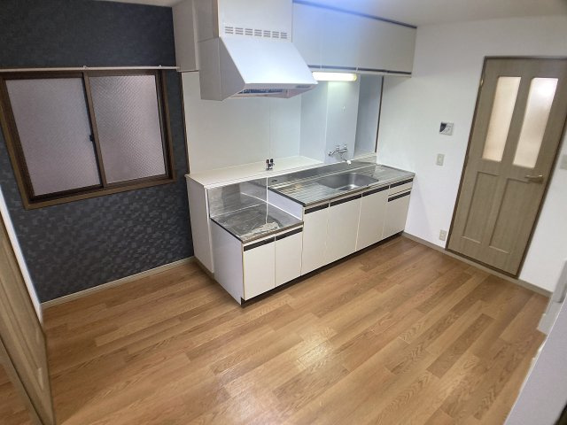 スタッツァ兵庫の居間・リビング|綺麗な内装のダイニングスペース