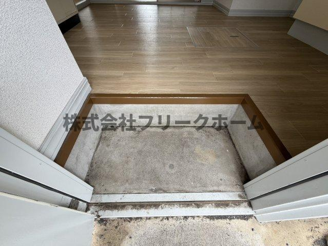 小金井市中町２丁目のアパートの玄関