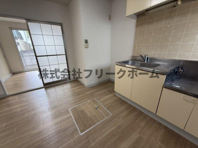 小金井市中町２丁目のアパートの居間・リビング