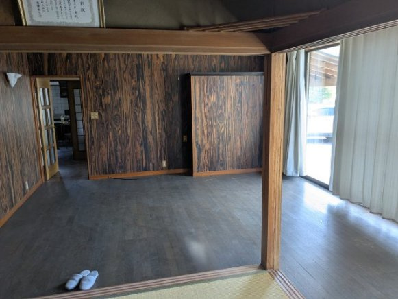 渋川市赤城町宮田の中古一戸建の洋室|フレキシブルに使える板の間の洋室。