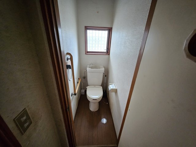 渋川市赤城町宮田の中古一戸建のトイレ|清潔感のあるトイレです
